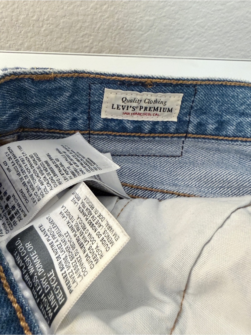 Levi’s Premium 501 Original Jeans W26 L26 Light Wash High Rise Button Fly - Picture 2 of 12